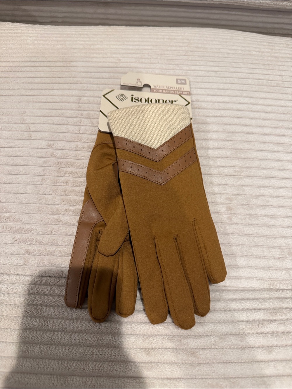 isotoner Men's Brown Gloves with Cream Cuff